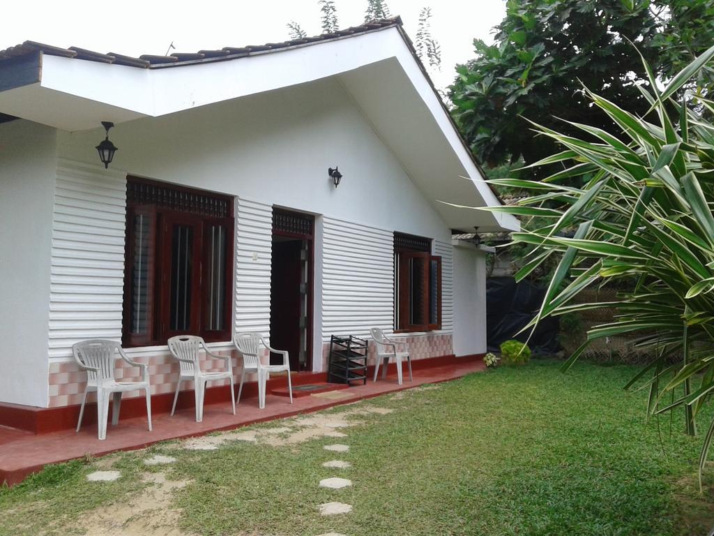 Family Guest House Mirissa Exterior photo